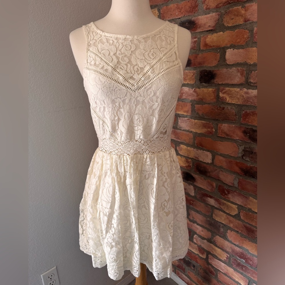 Ivory Lace Sleeveless Dress